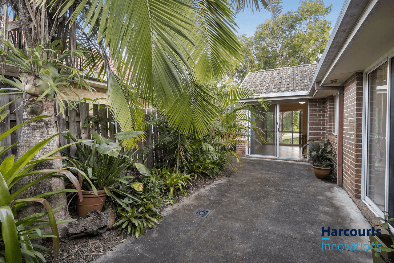 9 Waterdown Drive, ELANORA, QLD 4221