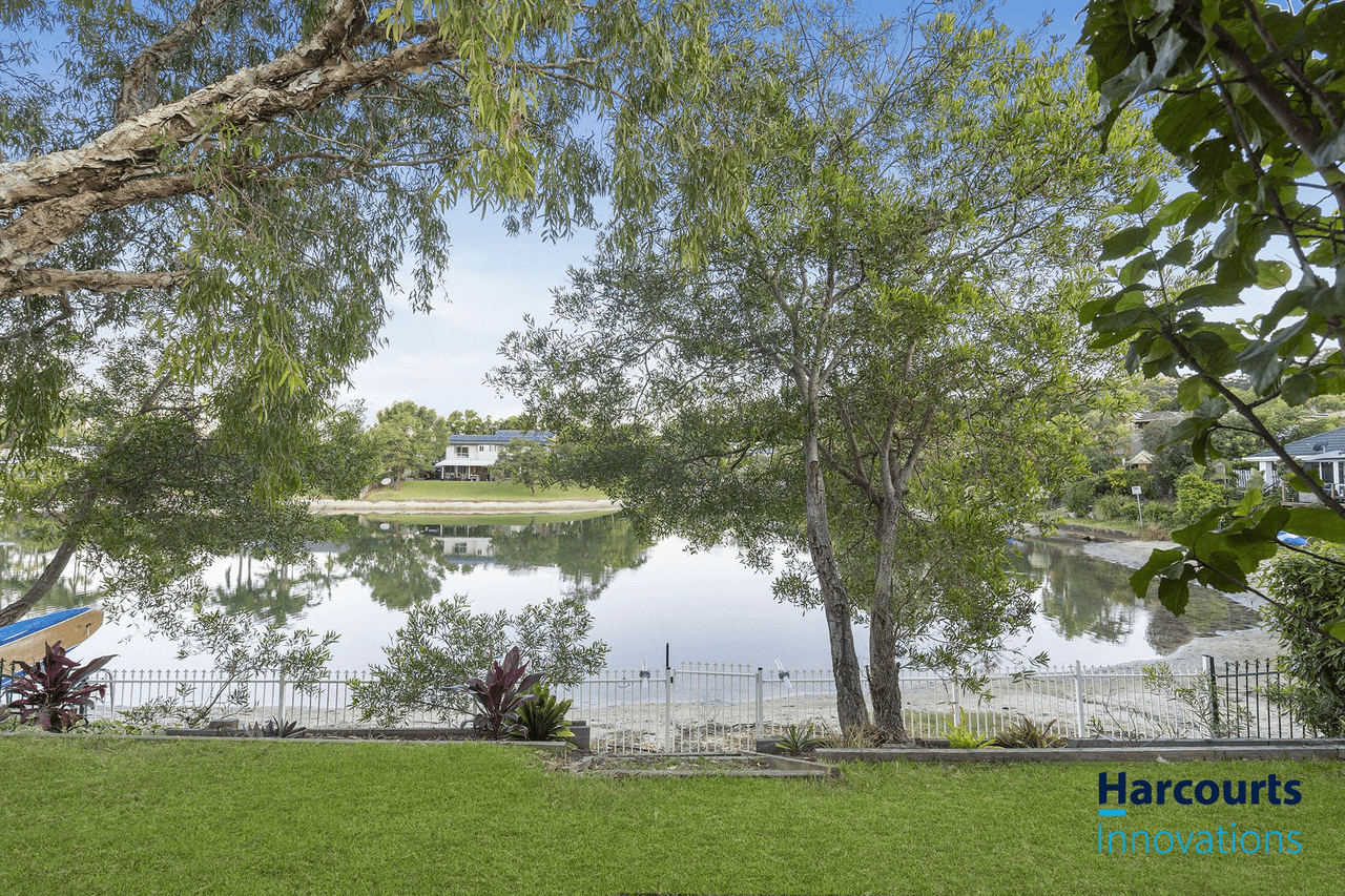 9 Waterdown Drive, ELANORA, QLD 4221