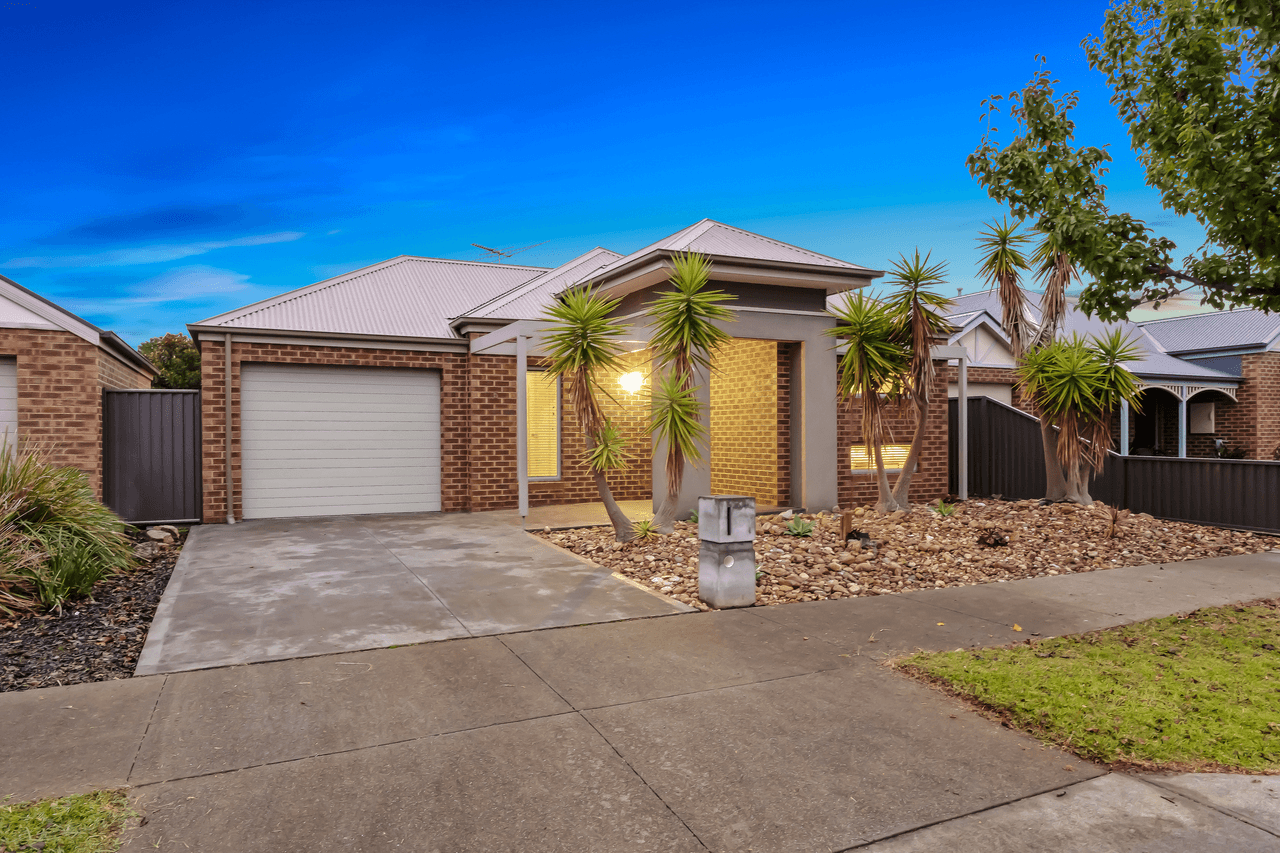 5 Sinclair Walk, PAKENHAM, VIC 3810