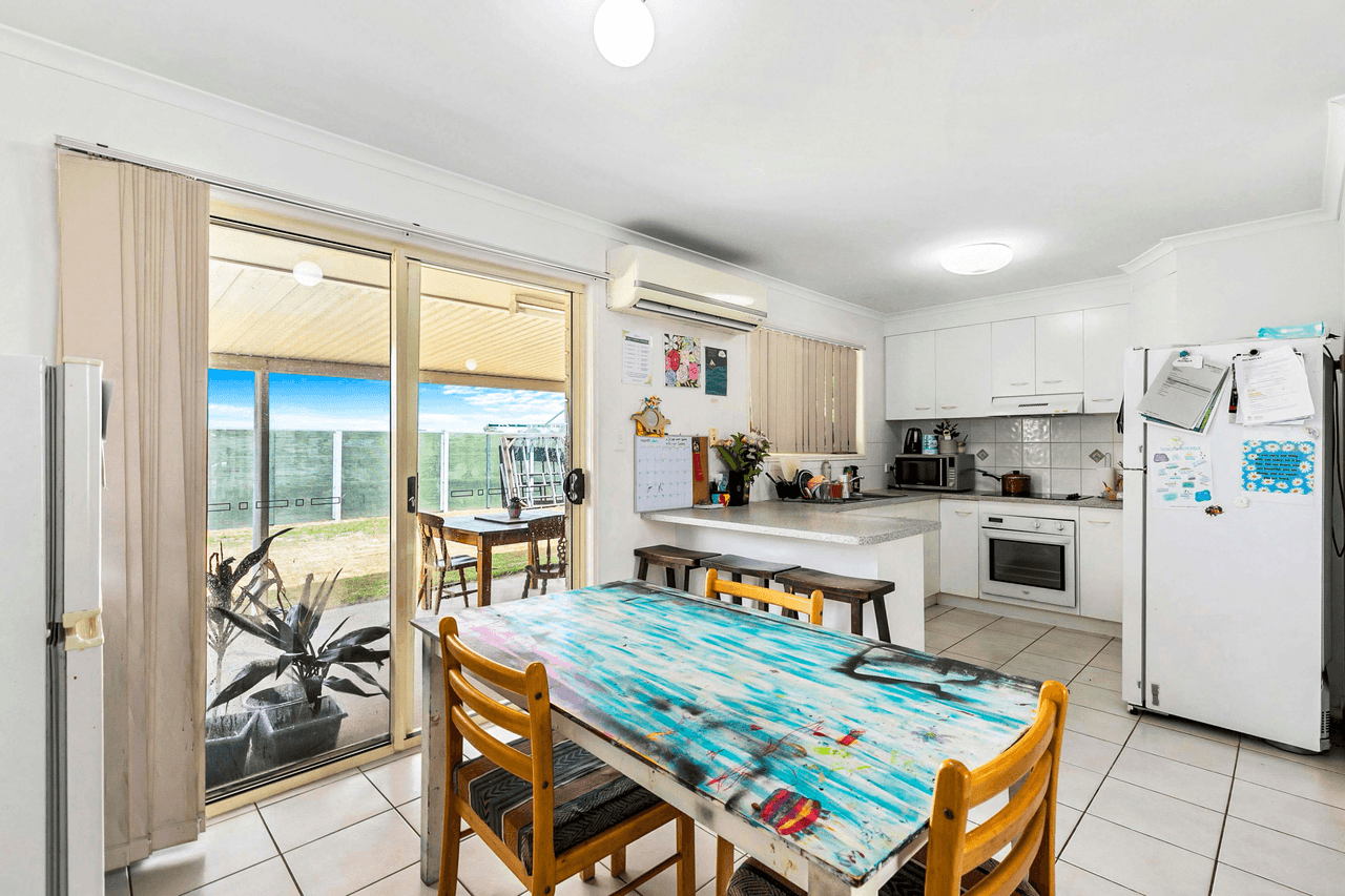 28 Isis Court, ELI WATERS, QLD 4655