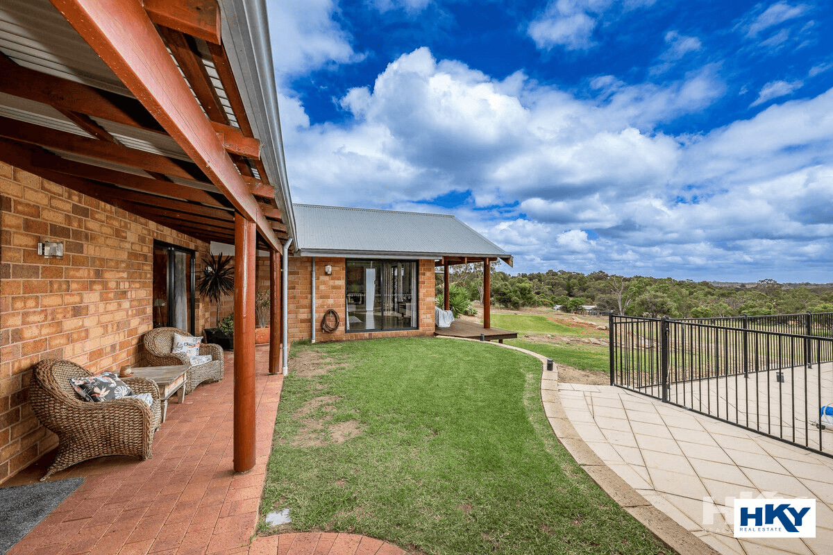 203 Alawoona Circle, Bullsbrook, WA 6084