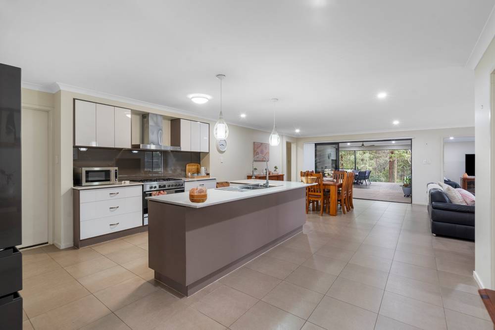 10 Merlot Place, PINE MOUNTAIN, QLD 4306