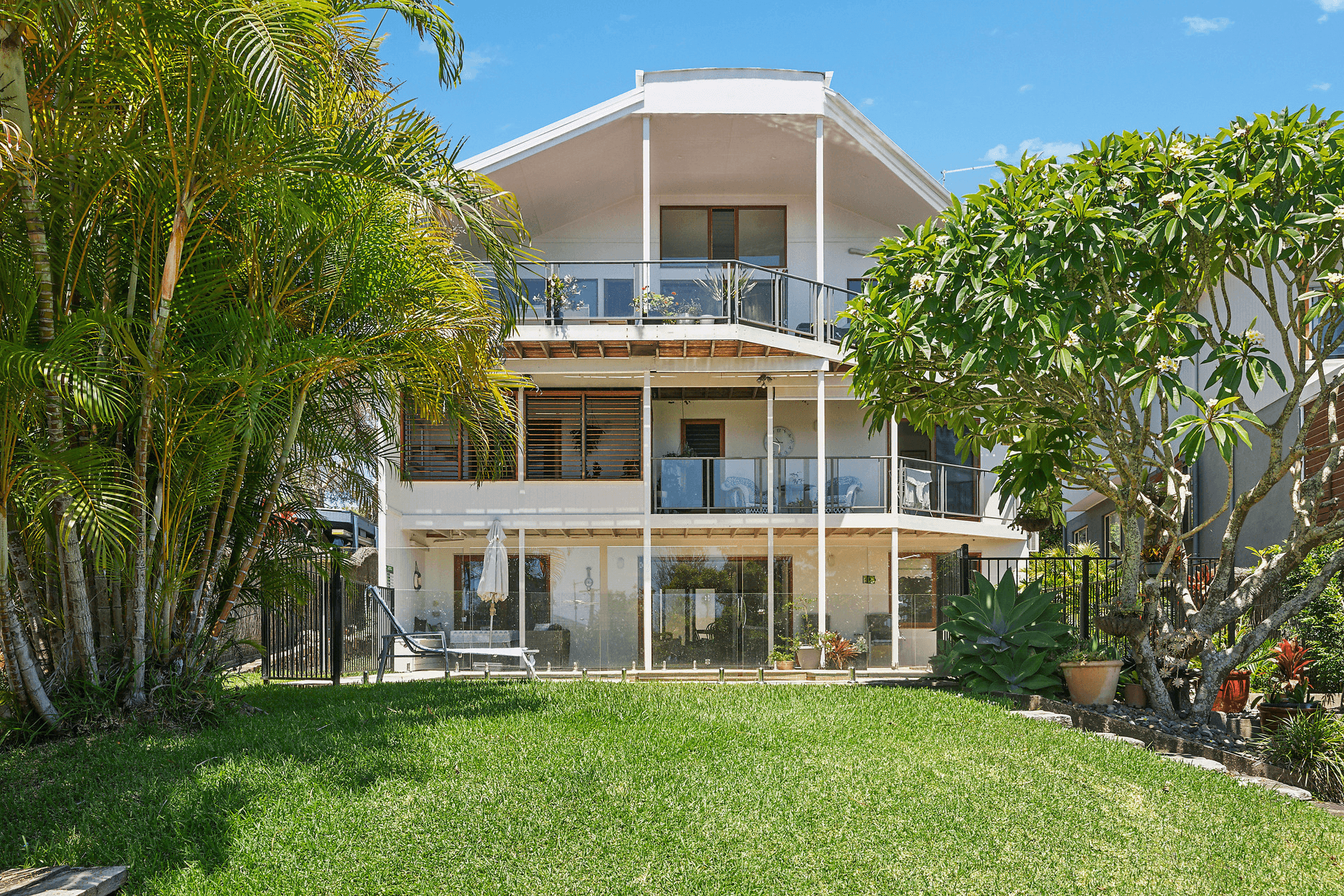 25 Dammerel Crescent, Emerald Beach, NSW 2456