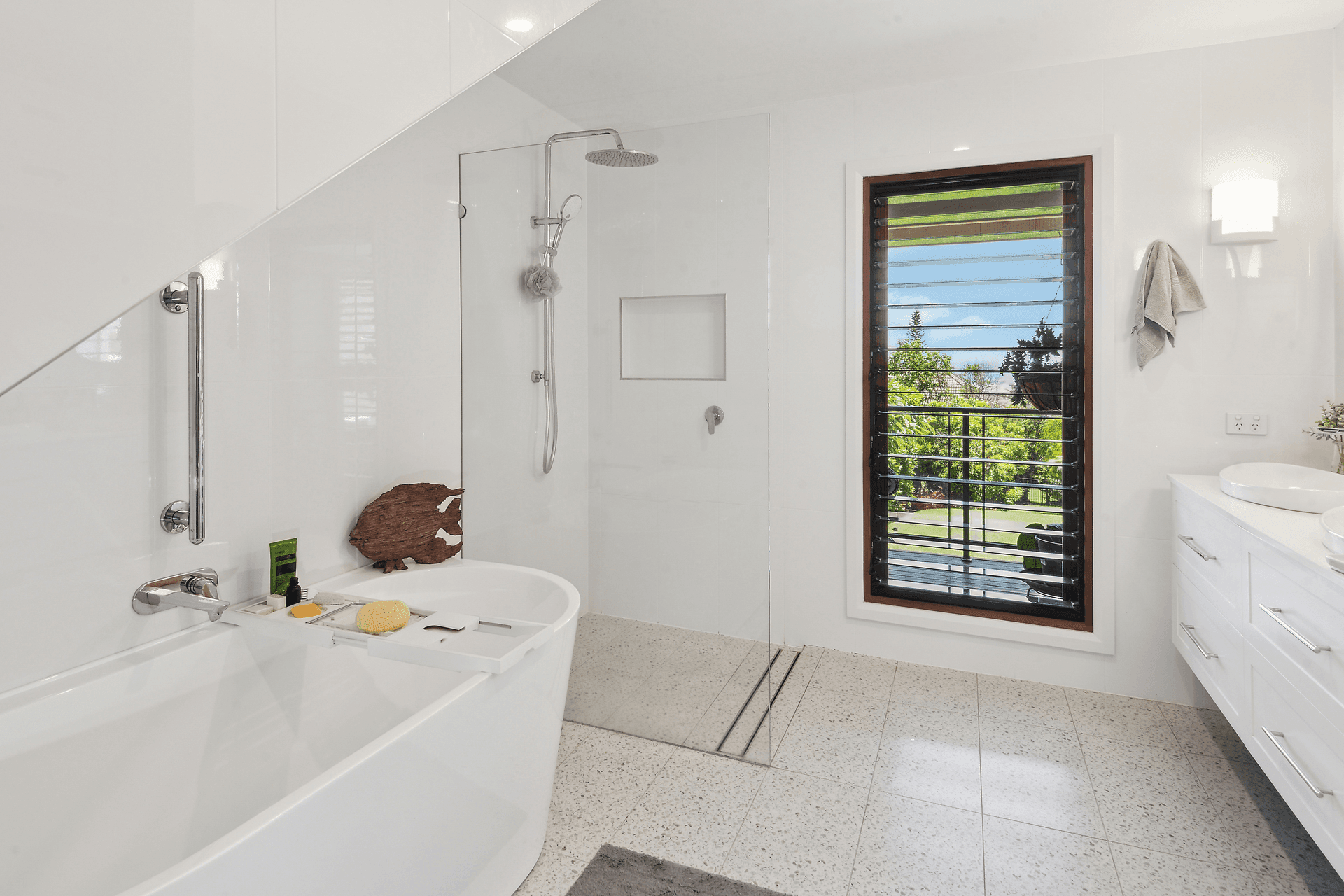 25 Dammerel Crescent, Emerald Beach, NSW 2456