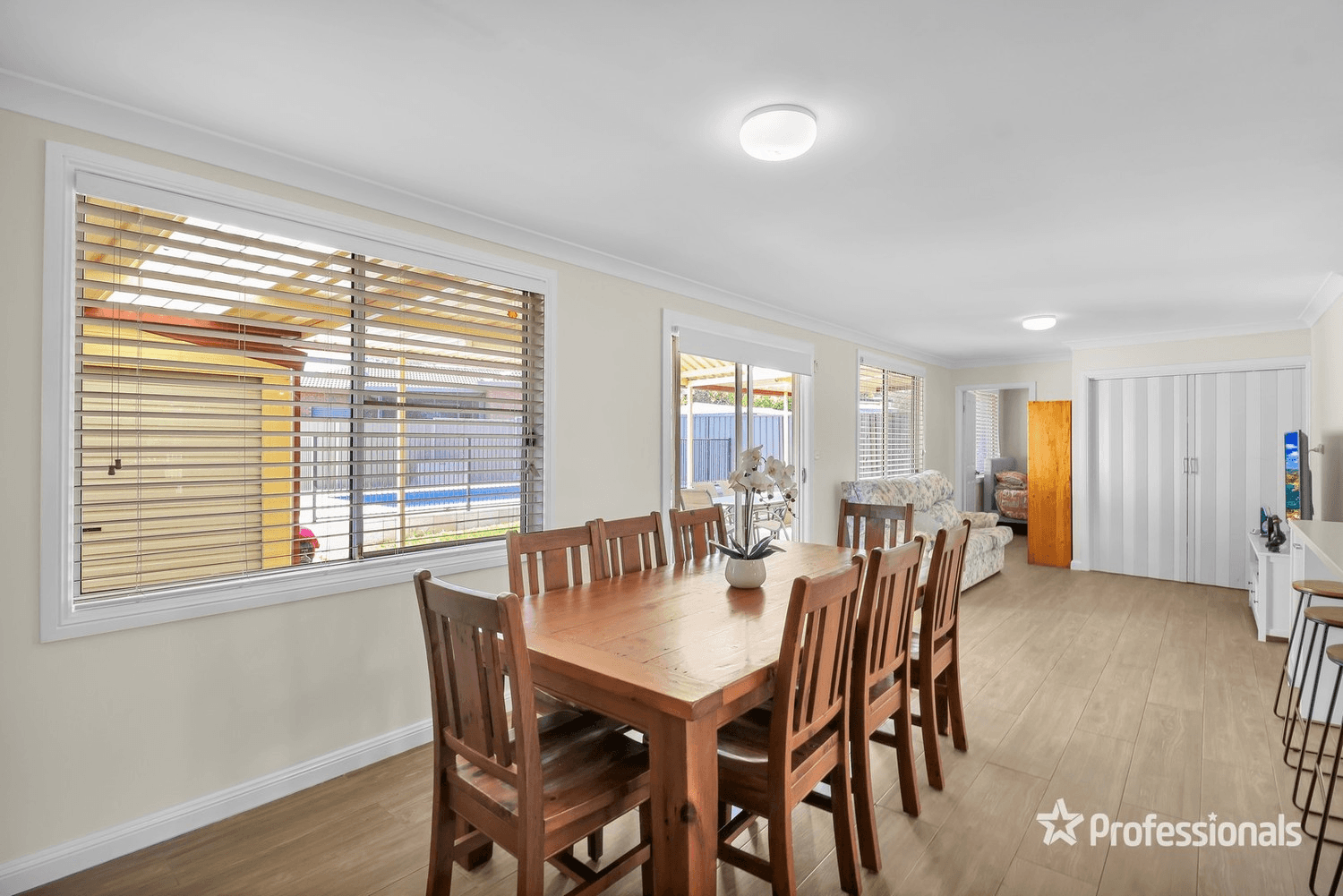 5 Lyrebird Crescent, St Clair, NSW 2759