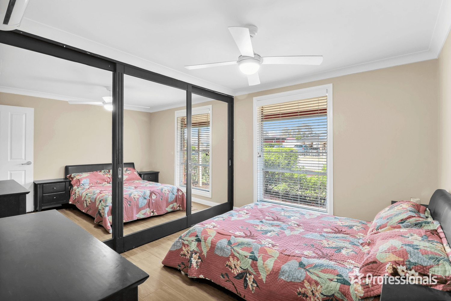 5 Lyrebird Crescent, St Clair, NSW 2759