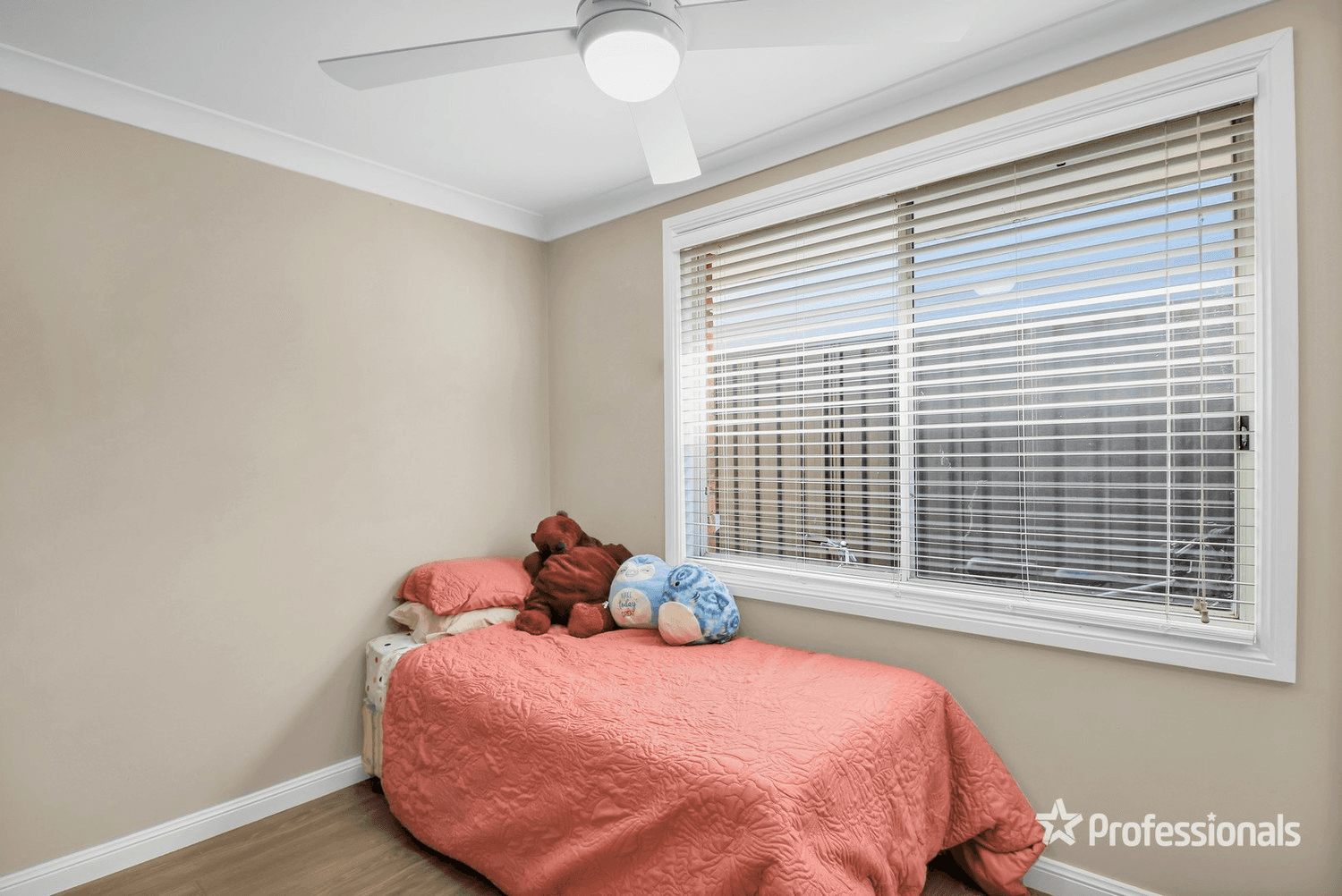 5 Lyrebird Crescent, St Clair, NSW 2759