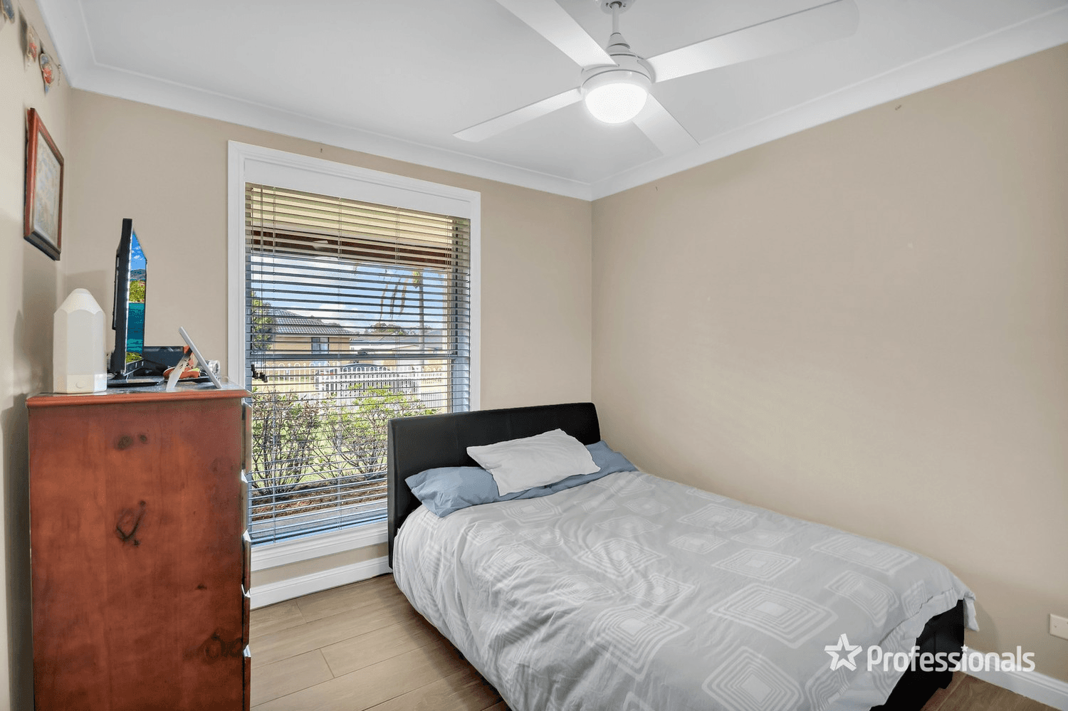 5 Lyrebird Crescent, St Clair, NSW 2759