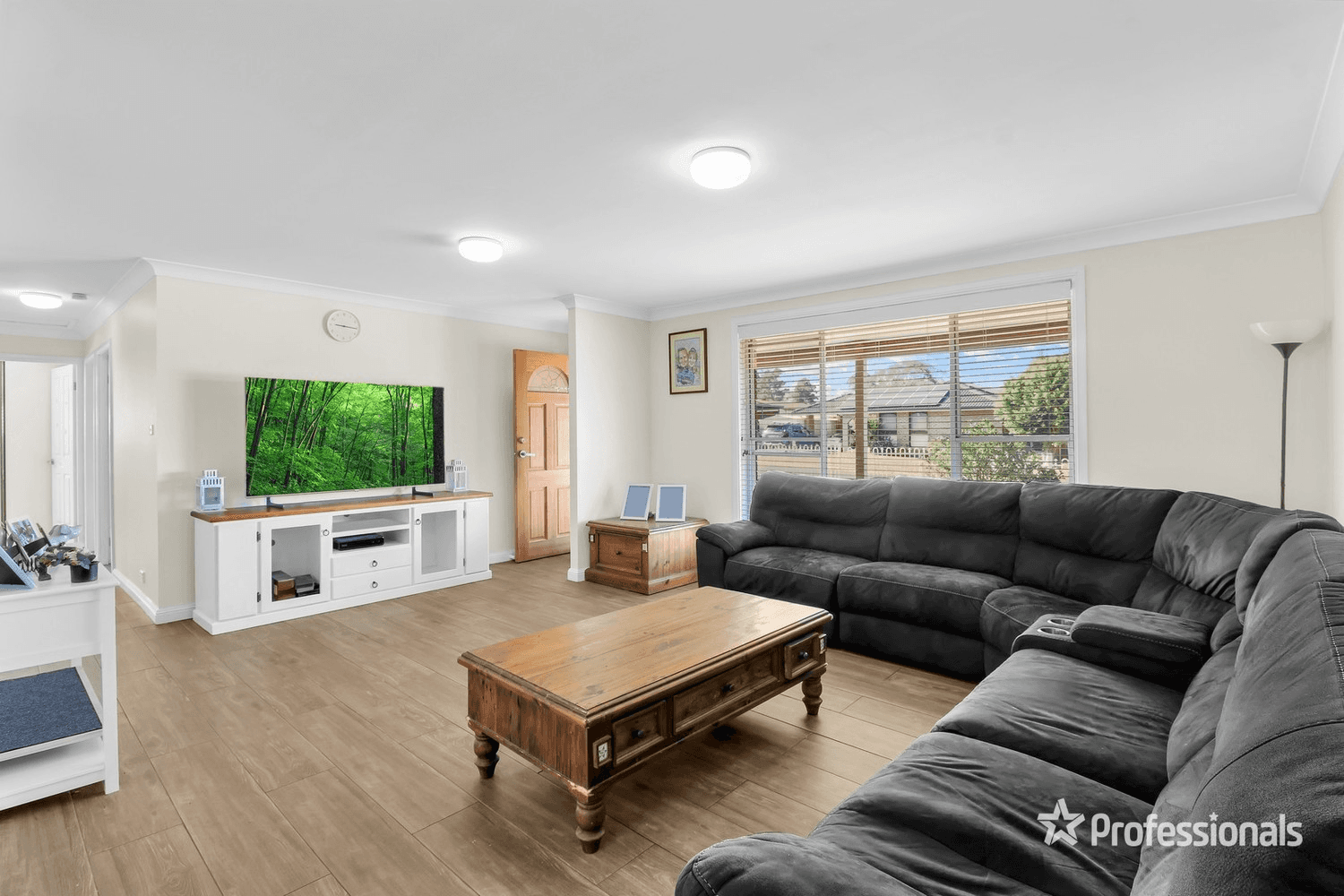 5 Lyrebird Crescent, St Clair, NSW 2759