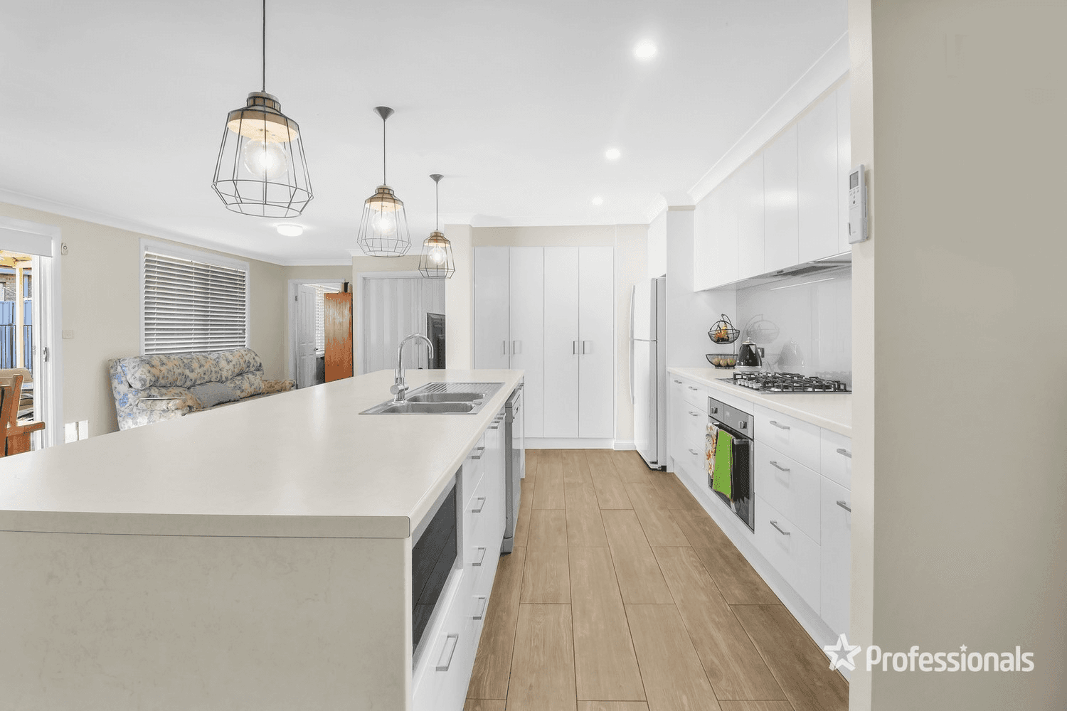 5 Lyrebird Crescent, St Clair, NSW 2759