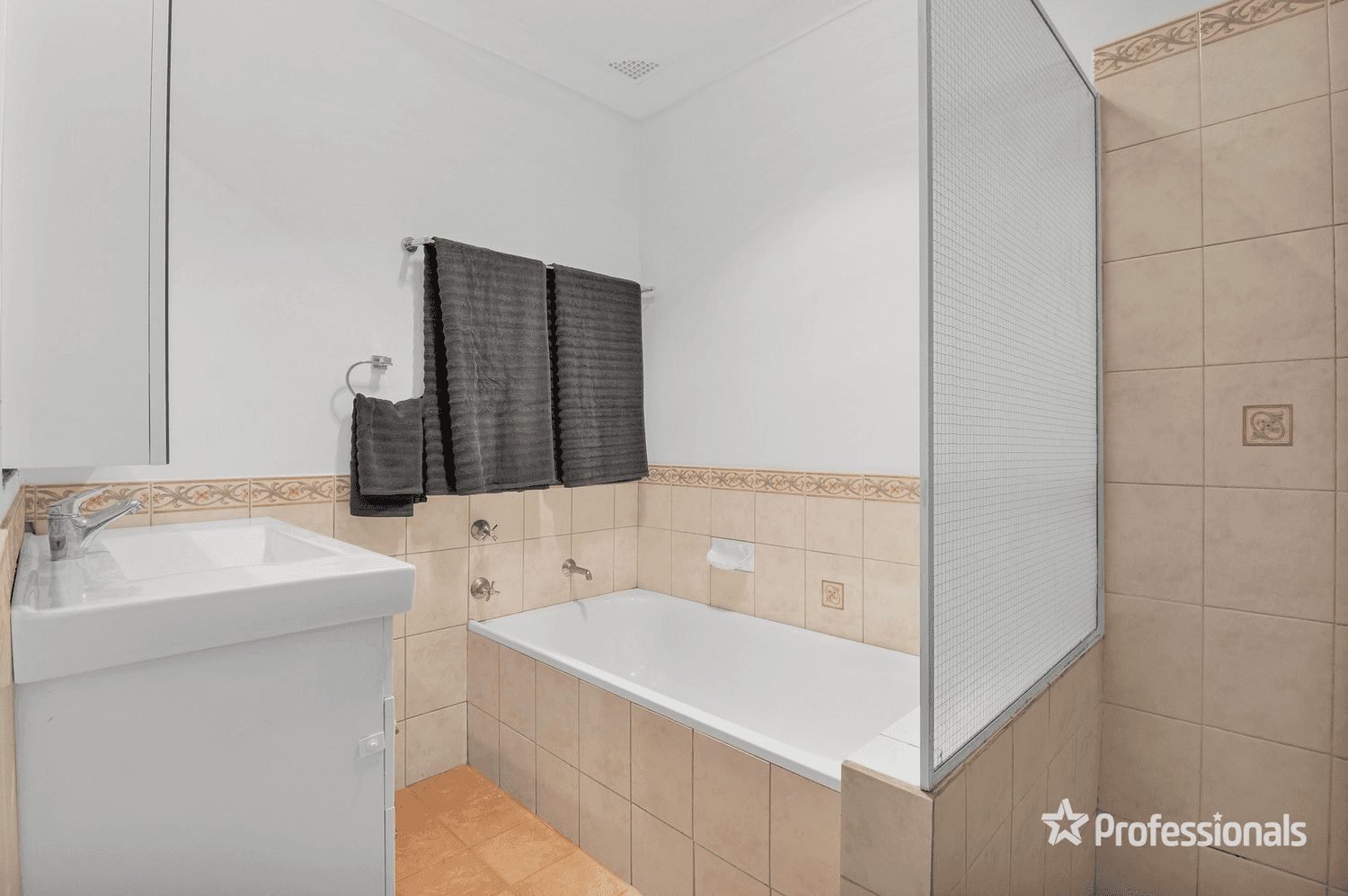 5 Lyrebird Crescent, St Clair, NSW 2759