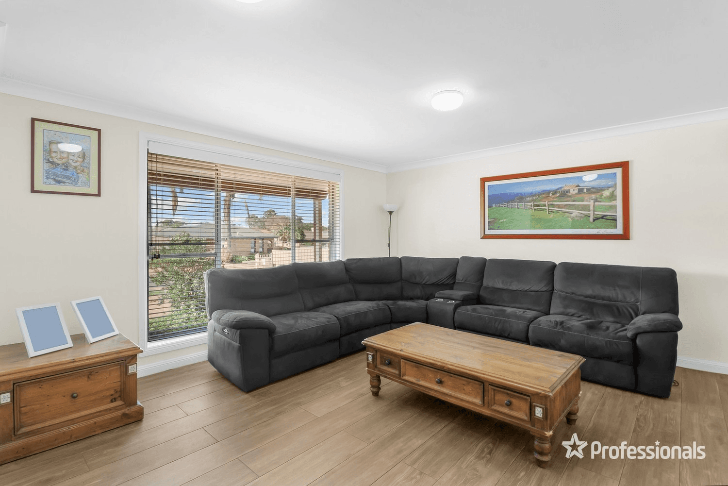 5 Lyrebird Crescent, St Clair, NSW 2759