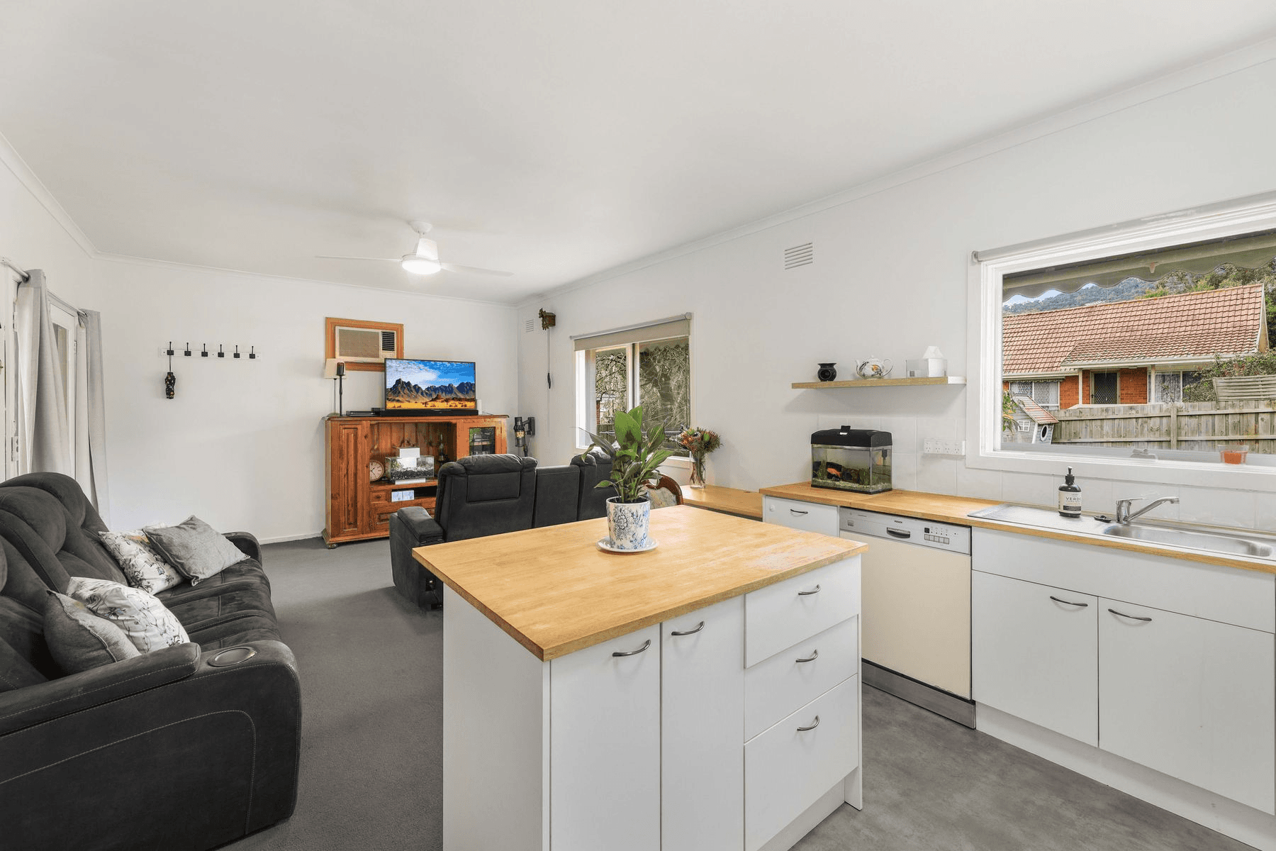 1 Halley Road, FERNTREE GULLY, VIC 3156