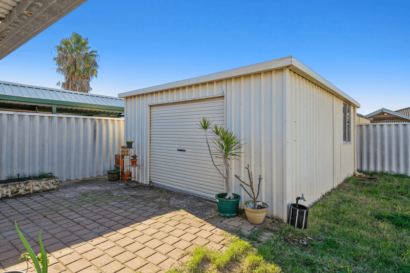 14 Royal Palm Drive, WARNBRO, WA 6169