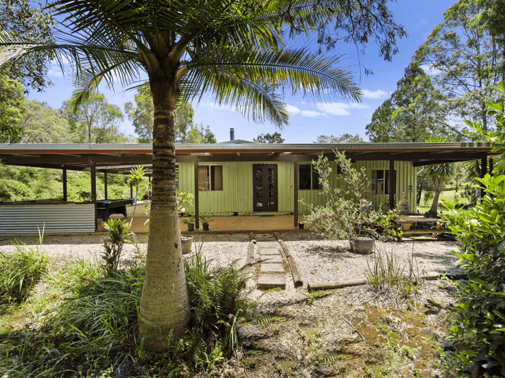 136 Pinnacle Road, PUMPENBIL, NSW 2484