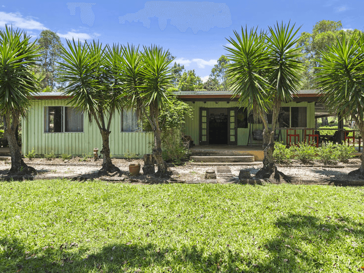 136 Pinnacle Road, PUMPENBIL, NSW 2484