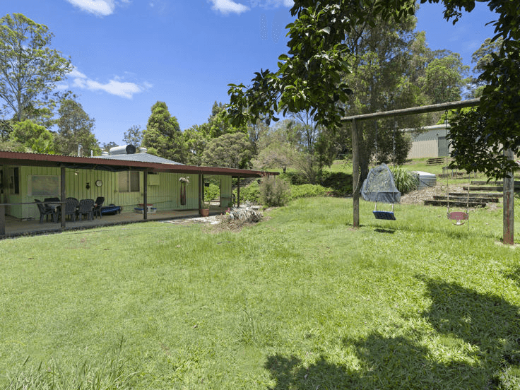 136 Pinnacle Road, PUMPENBIL, NSW 2484