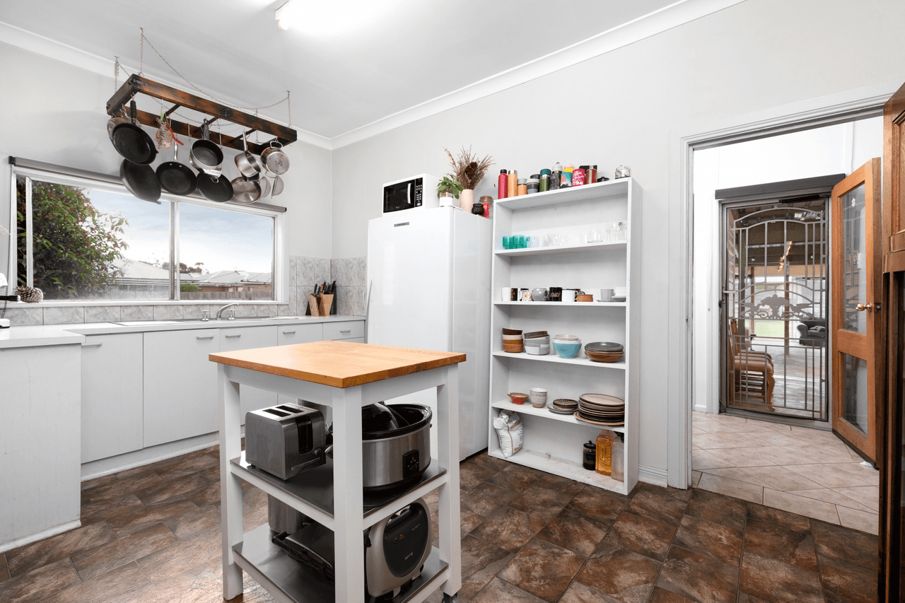 3 Roger Street, ROMSEY, VIC 3434