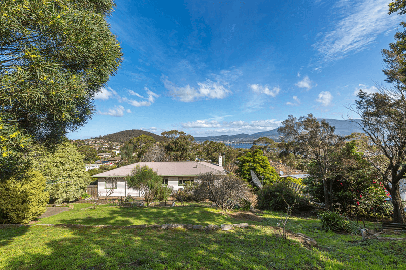 122 Karoola Road, LINDISFARNE, TAS 7015