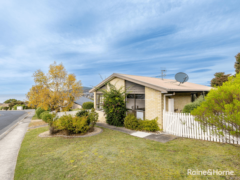 34 Tingira Road, BLACKMANS BAY, TAS 7052