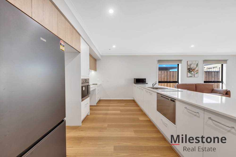 31 Skyline Road, FRASER RISE, VIC 3336