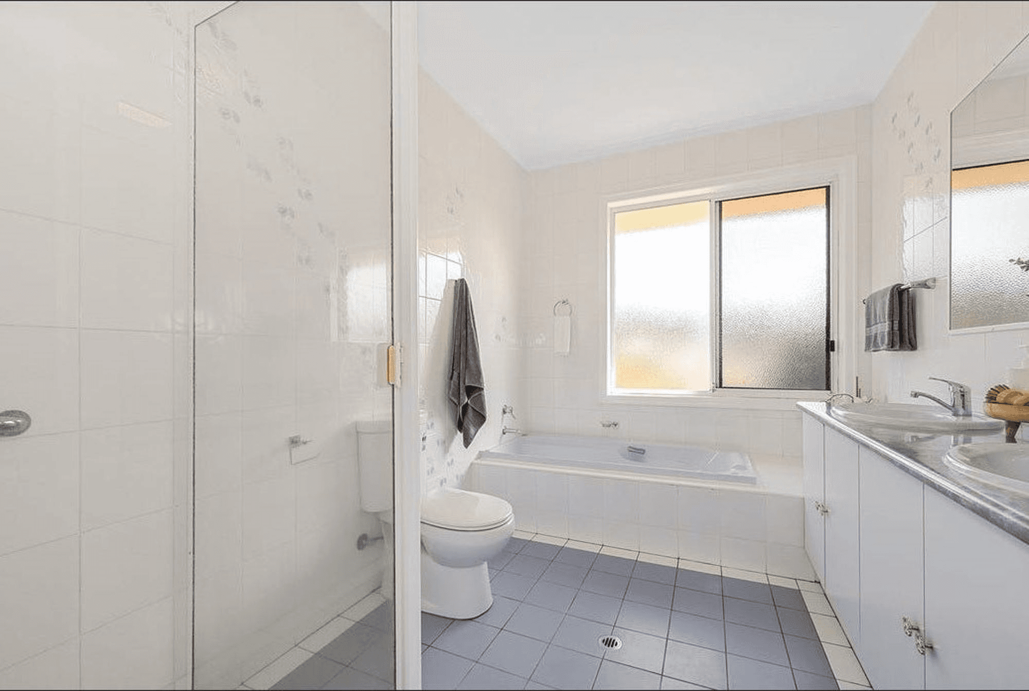 4 Nosworthy Close, CHERMSIDE WEST, QLD 4032