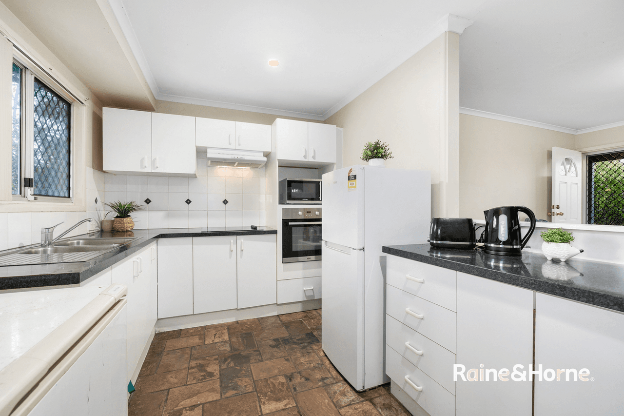 6 Strathallen Drive, BORONIA HEIGHTS, QLD 4124