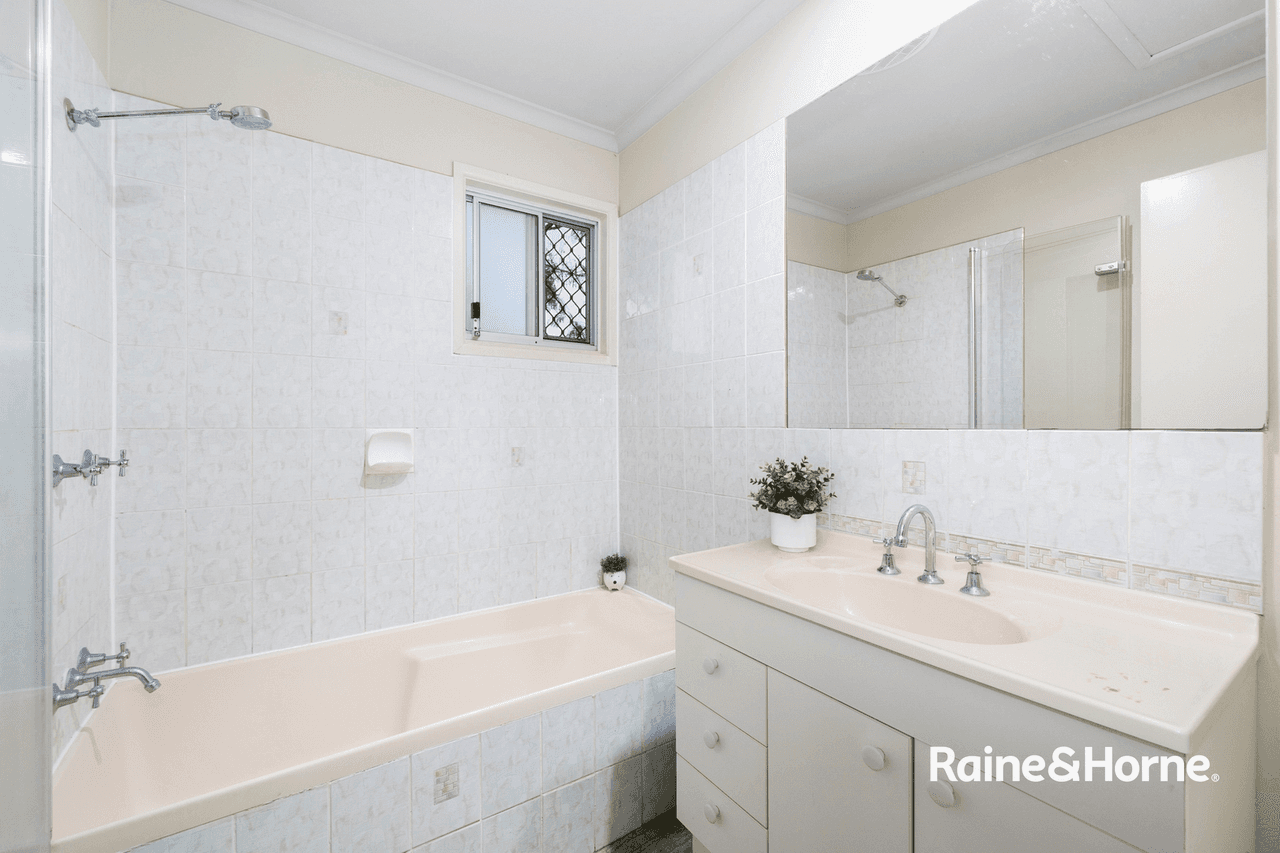 6 Strathallen Drive, BORONIA HEIGHTS, QLD 4124