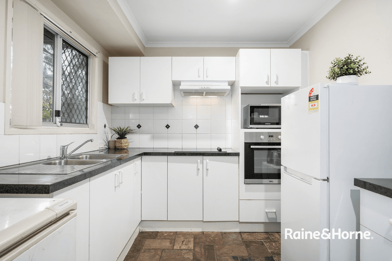 6 Strathallen Drive, BORONIA HEIGHTS, QLD 4124