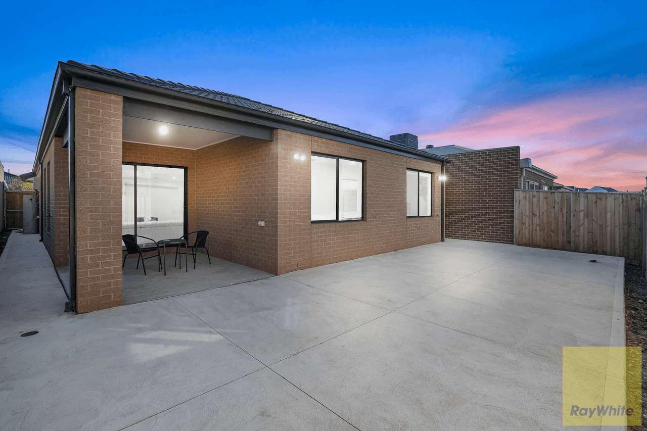 8 Tait Street, THORNHILL PARK, VIC 3335