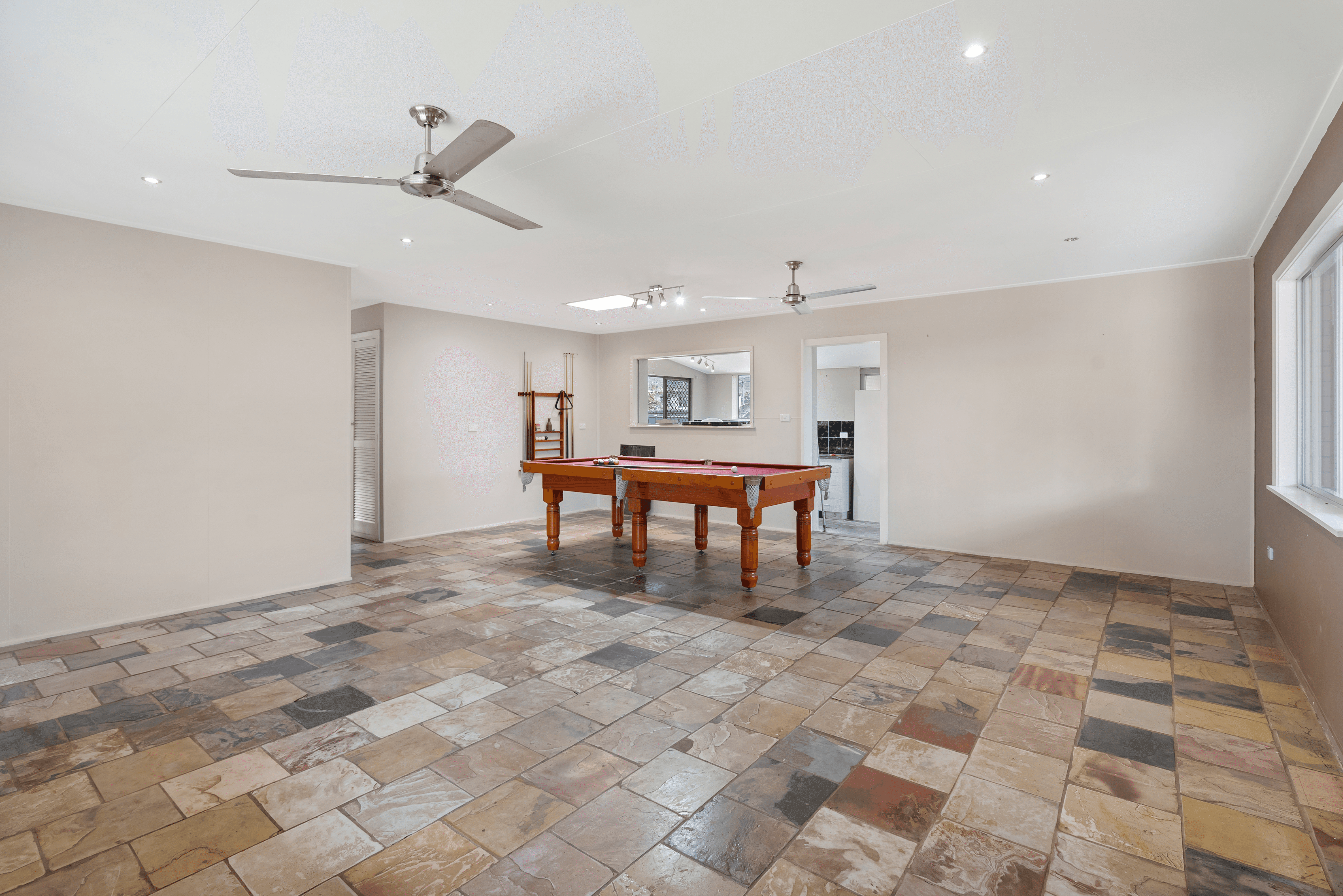 263 Pease Street, EDGE HILL, QLD 4870