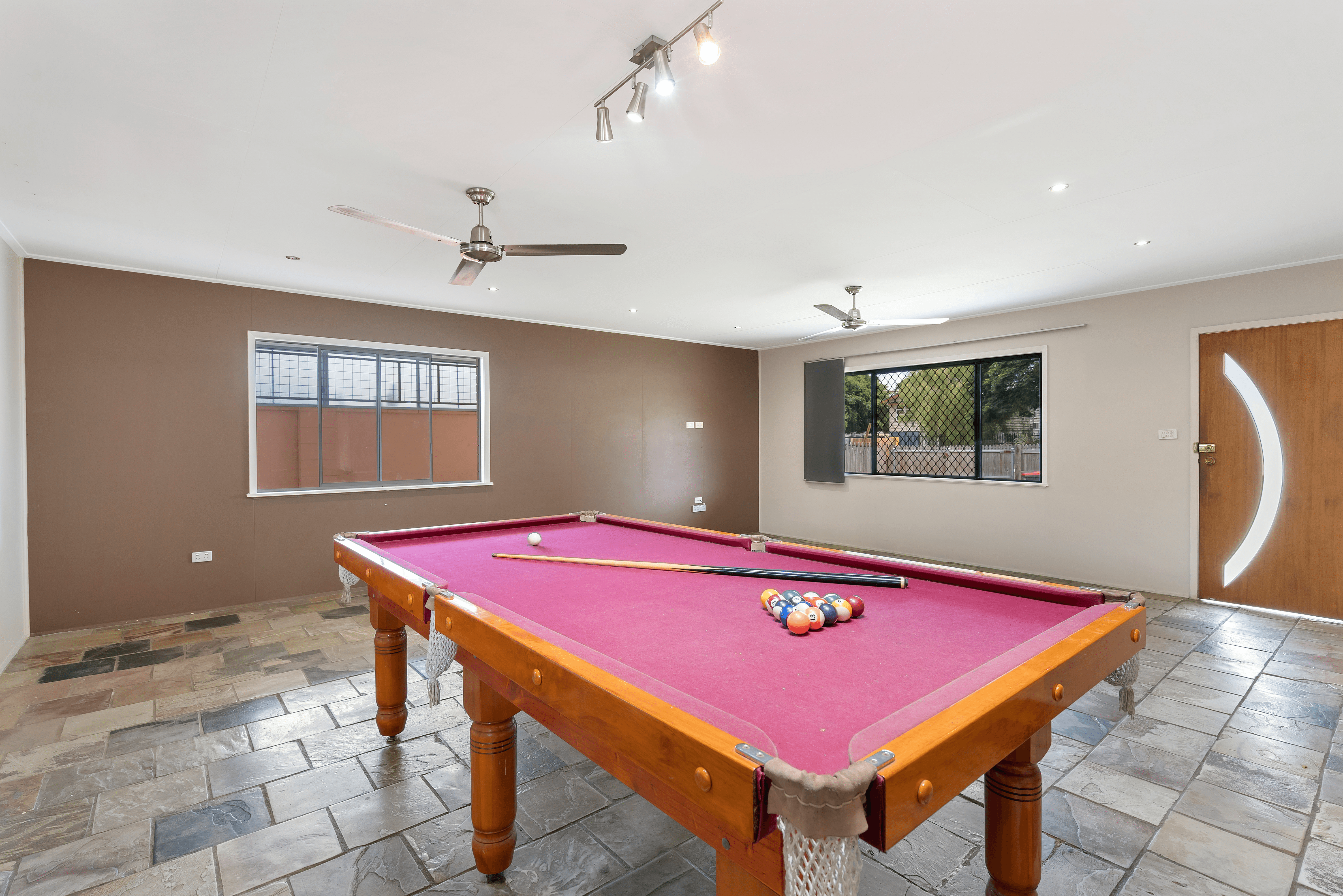 263 Pease Street, EDGE HILL, QLD 4870