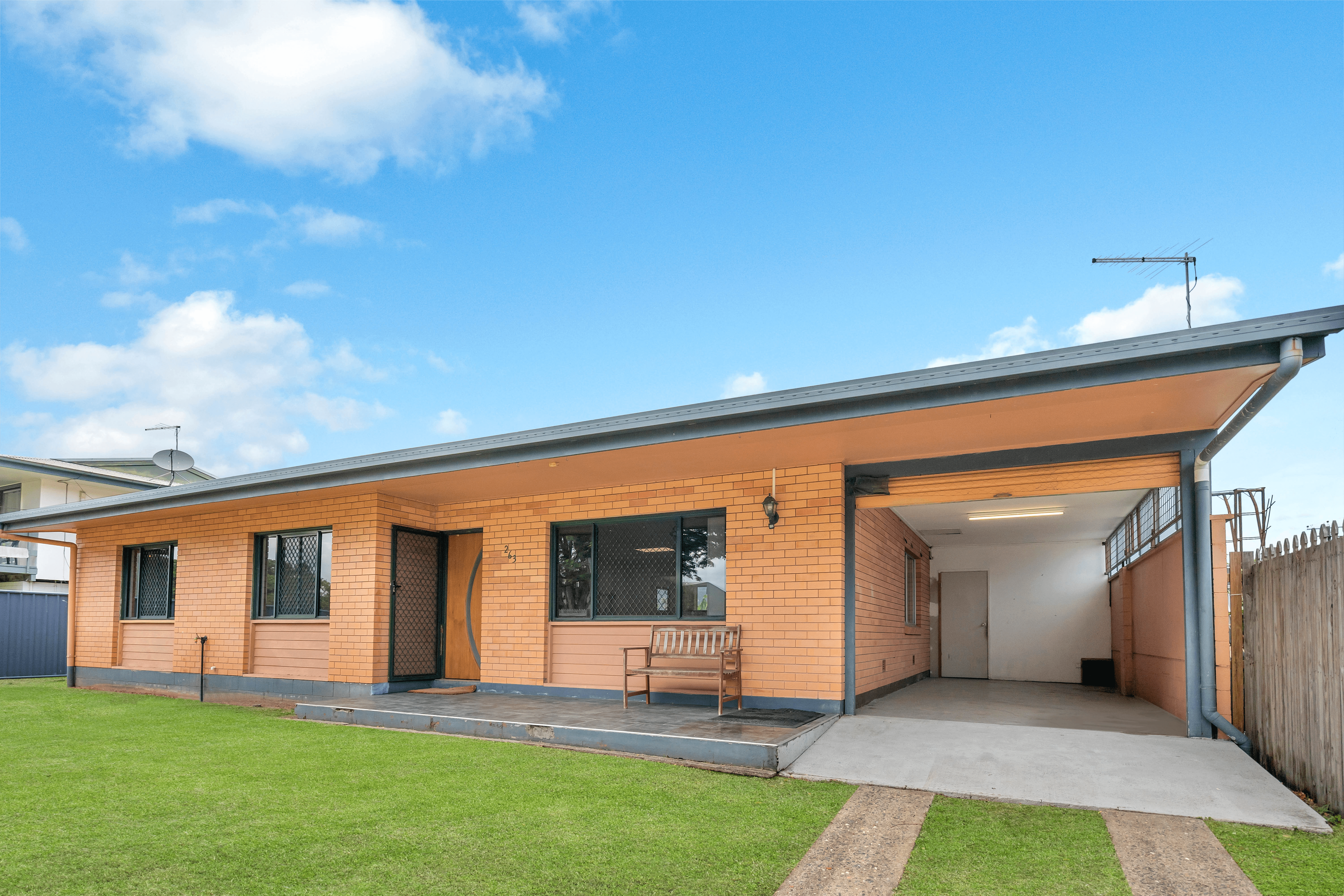 263 Pease Street, EDGE HILL, QLD 4870
