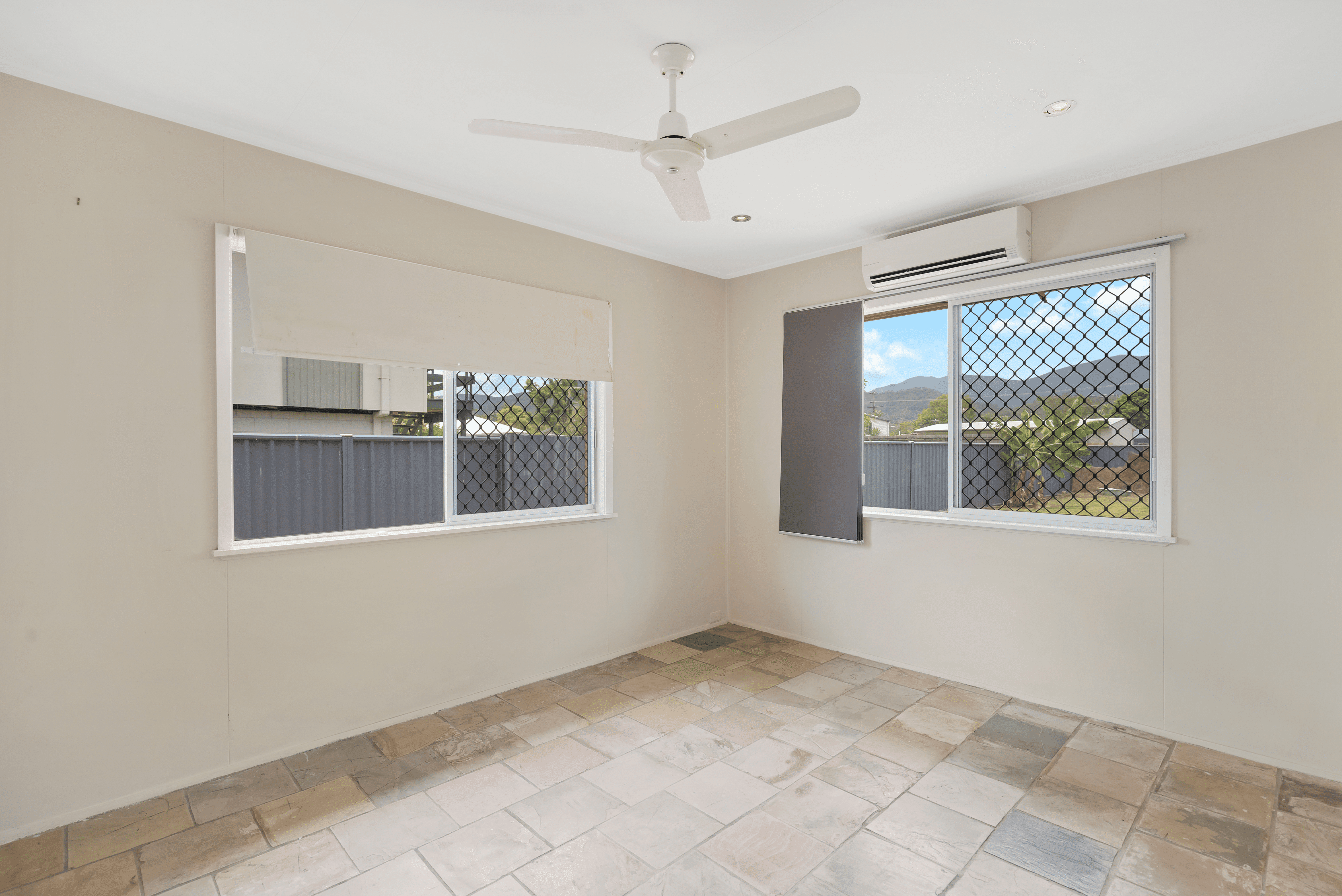 263 Pease Street, EDGE HILL, QLD 4870