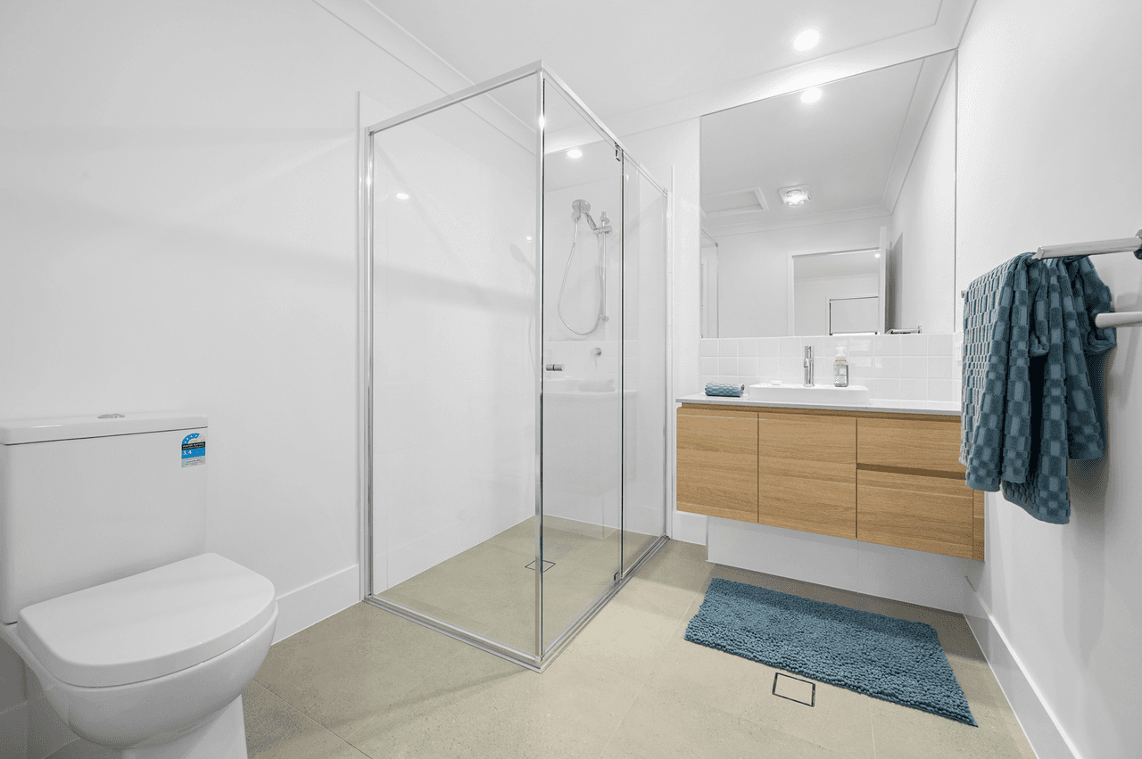 9/35 Sickle Avenue (Solstice Quays), HOPE ISLAND, QLD 4212