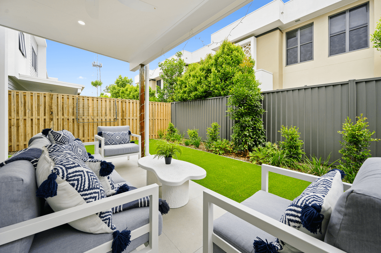 9/35 Sickle Avenue (Solstice Quays), HOPE ISLAND, QLD 4212