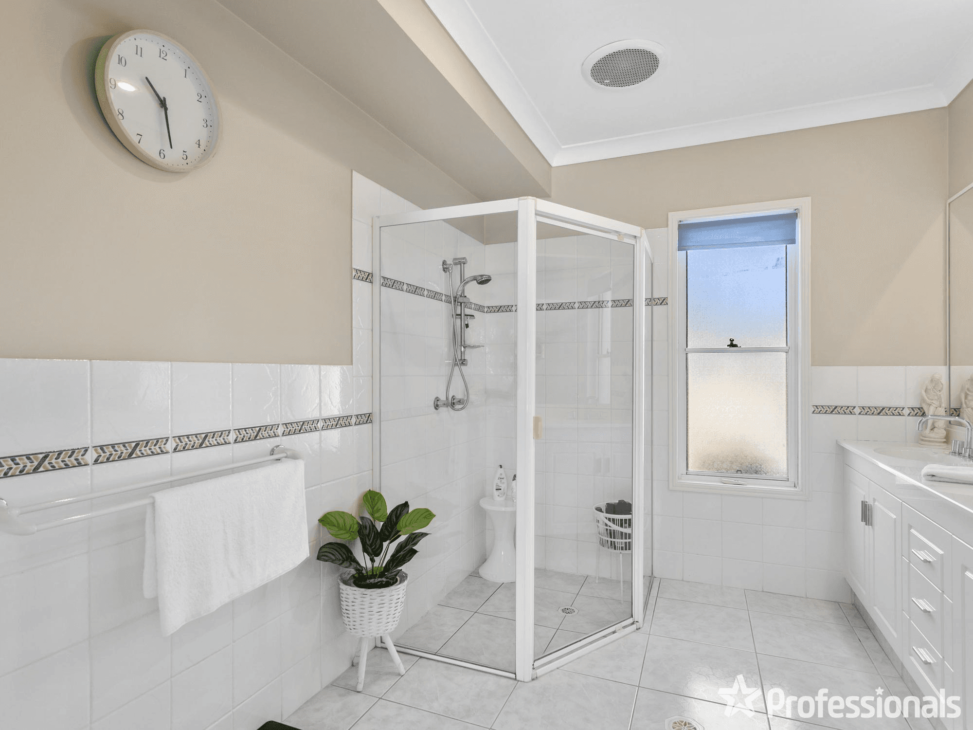 30 Tropicana Circuit, BURLEIGH WATERS, QLD 4220