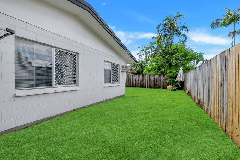 37 Tamarind Street, Holloways Beach, QLD 4878