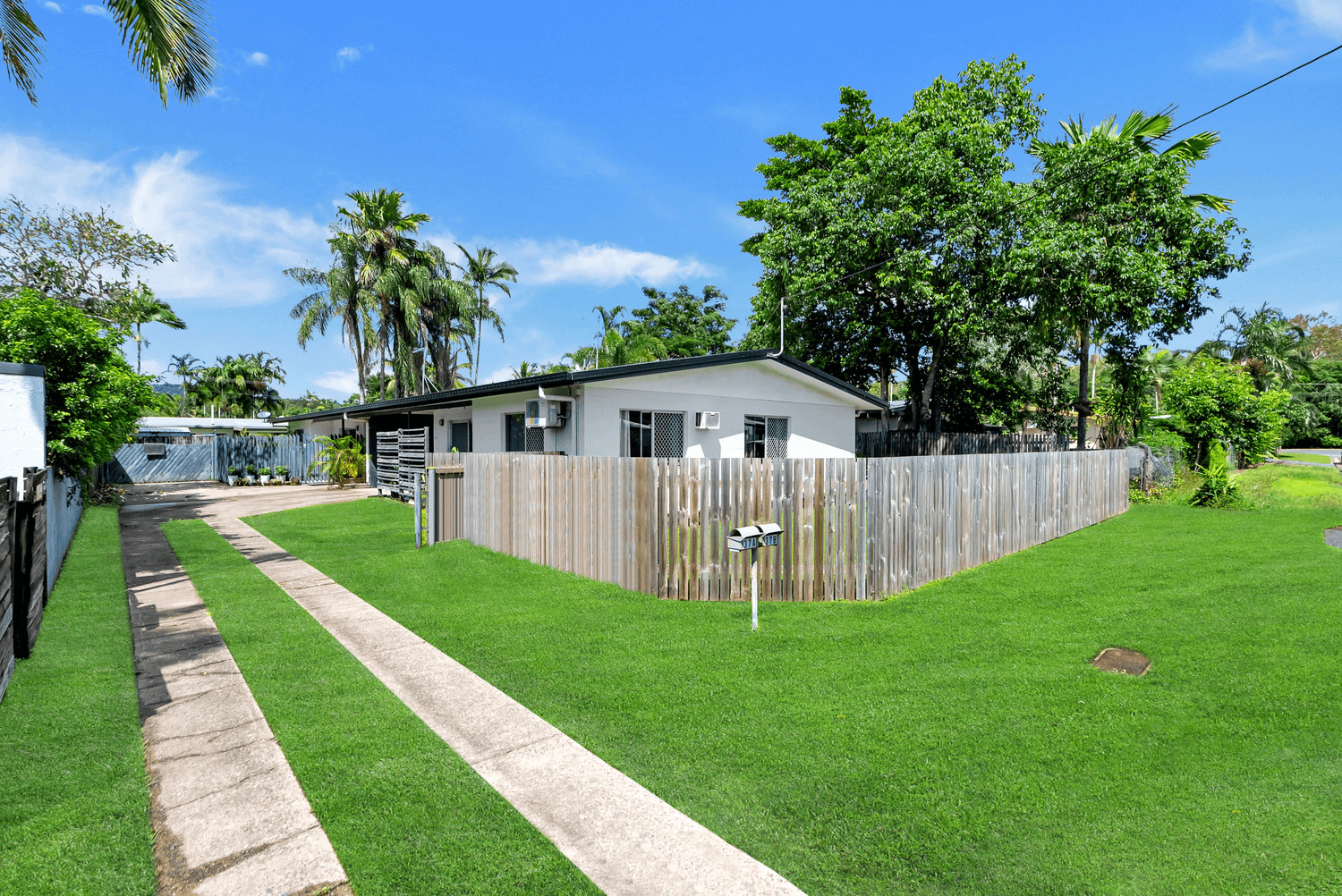 37 Tamarind Street, Holloways Beach, QLD 4878