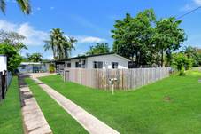 37 Tamarind Street, Holloways Beach, QLD 4878