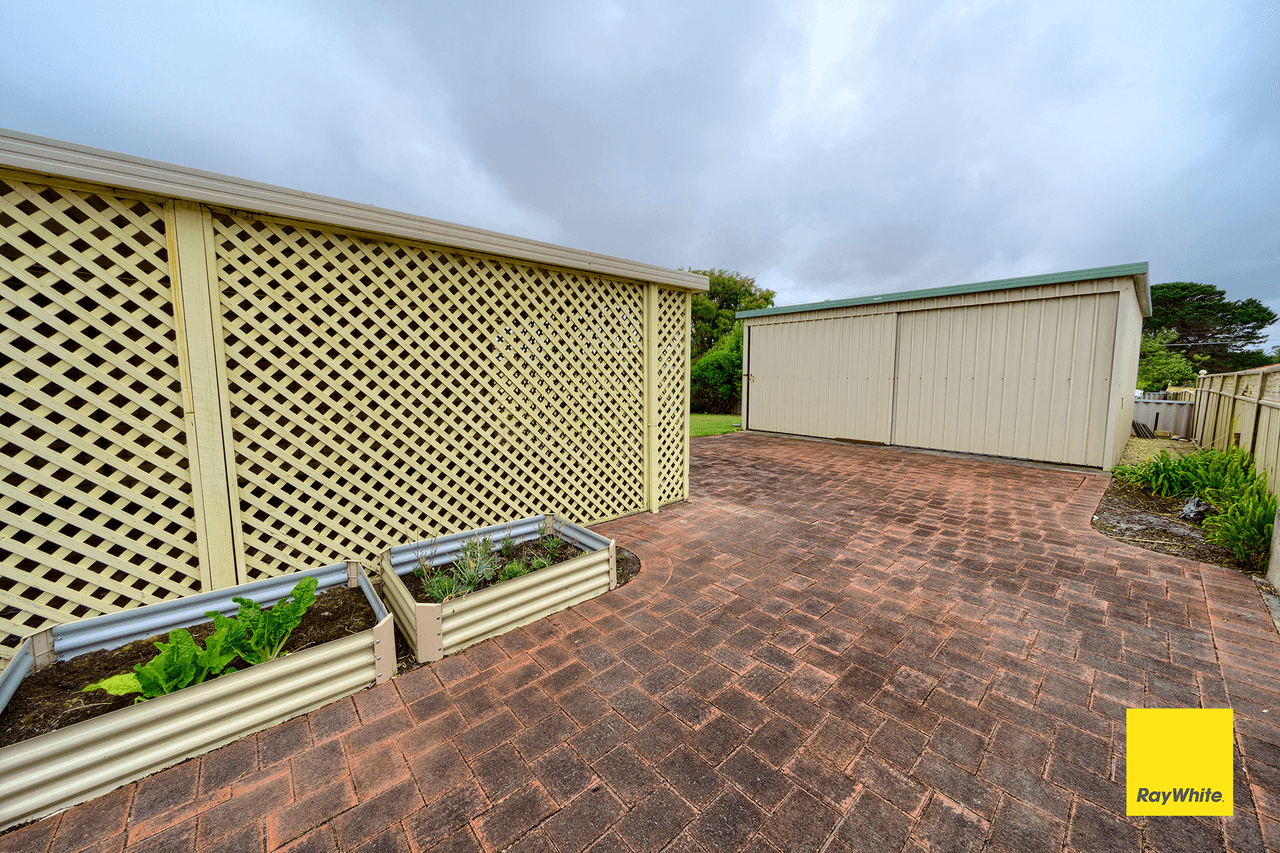 26 Lorenzo Way, ORANA, WA 6330