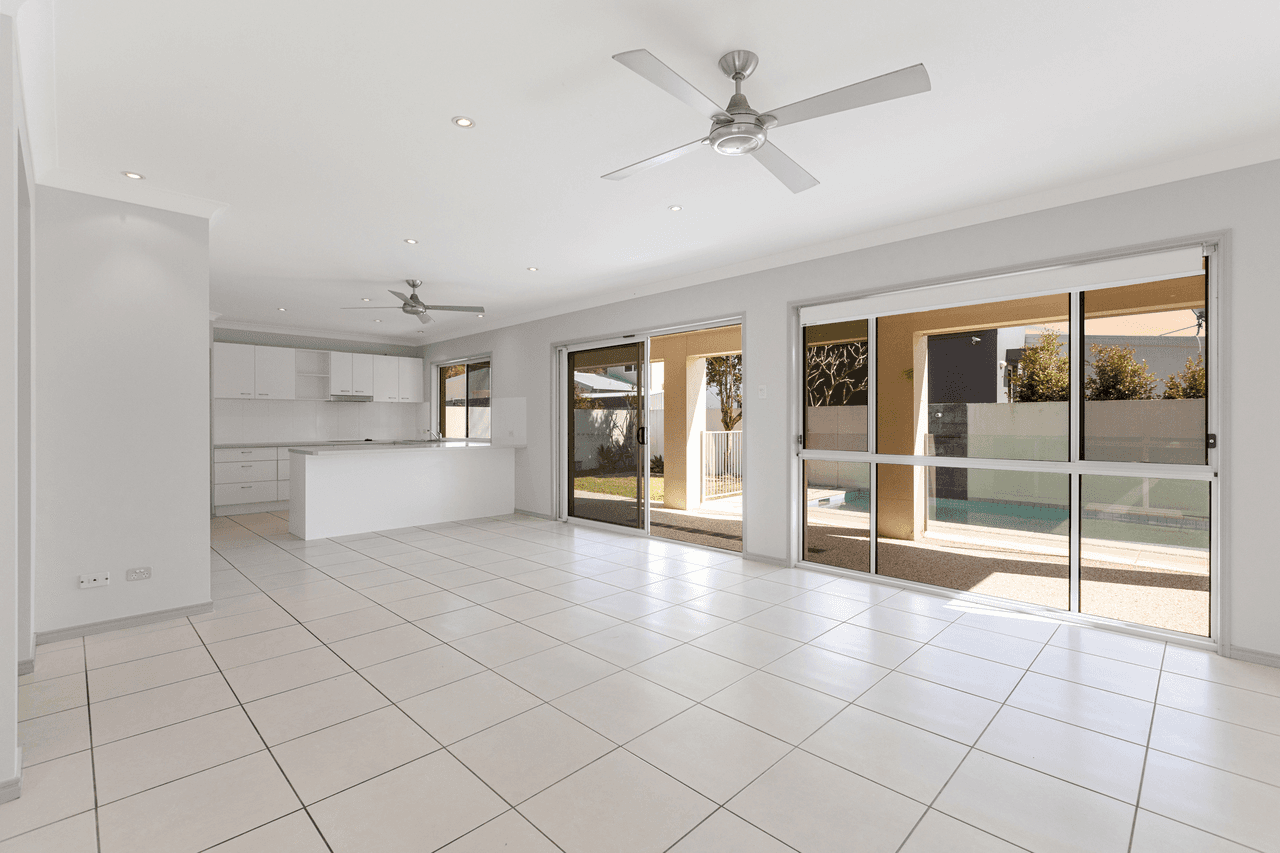 5 Tarawa Street, KAWANA ISLAND, QLD 4575