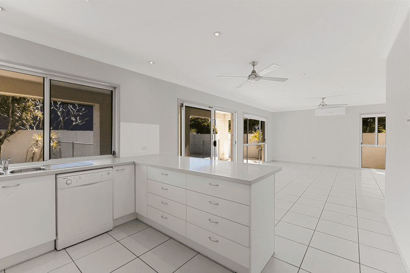 5 Tarawa Street, KAWANA ISLAND, QLD 4575