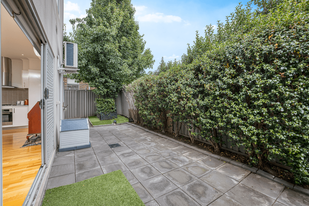 2 Petrel Circuit, PAKENHAM, VIC 3810