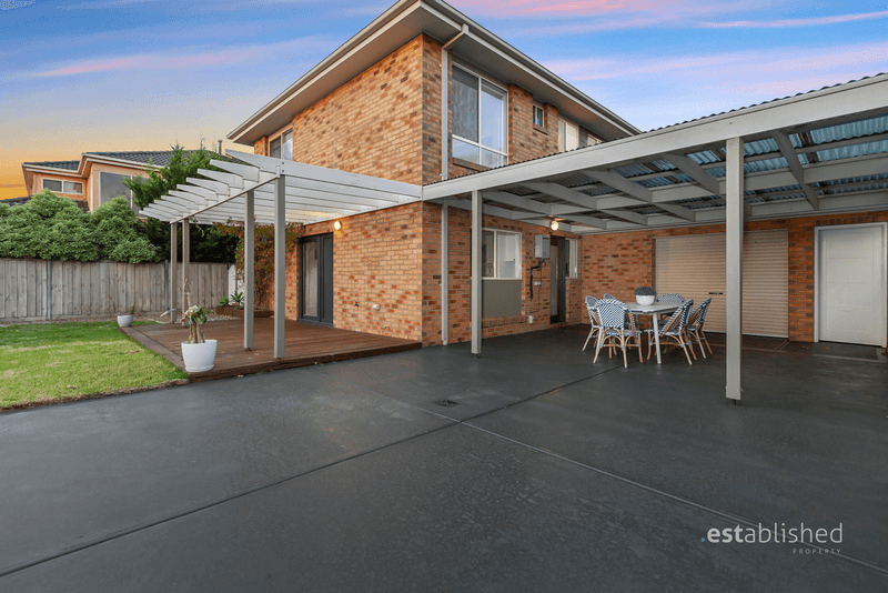 18 South Shore Avenue, SANCTUARY LAKES, VIC 3030