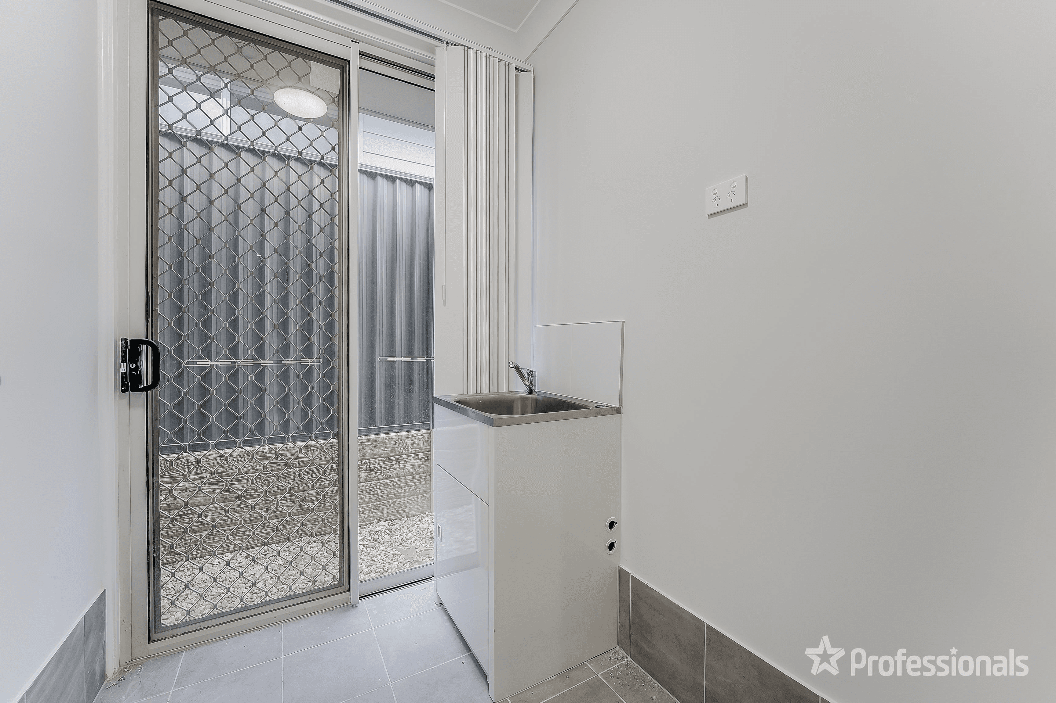 69 & 69a Burton Dr, TAHMOOR, NSW 2573