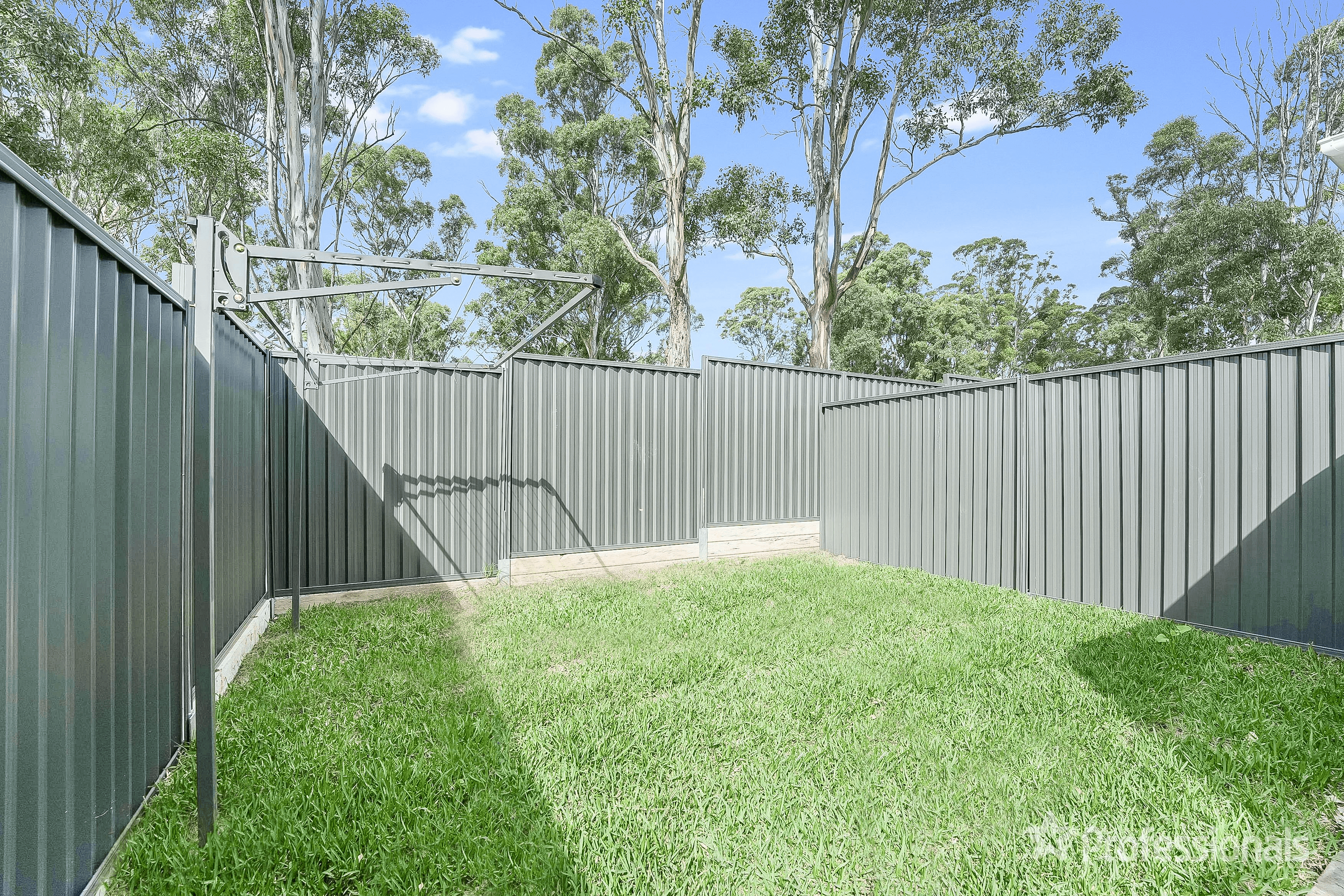 69 & 69a Burton Dr, TAHMOOR, NSW 2573