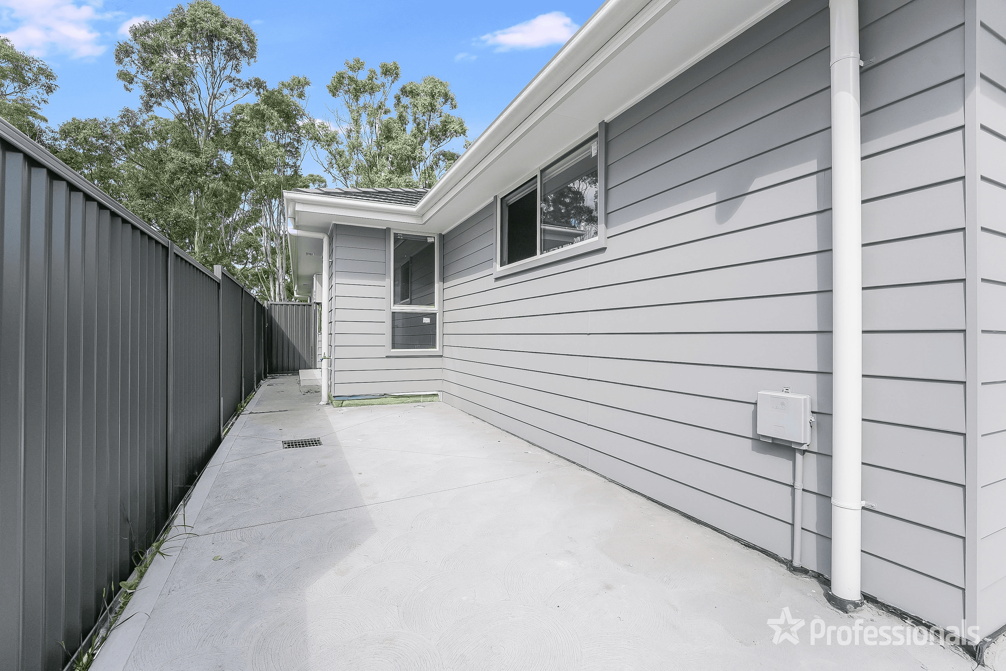 69 & 69a Burton Dr, TAHMOOR, NSW 2573