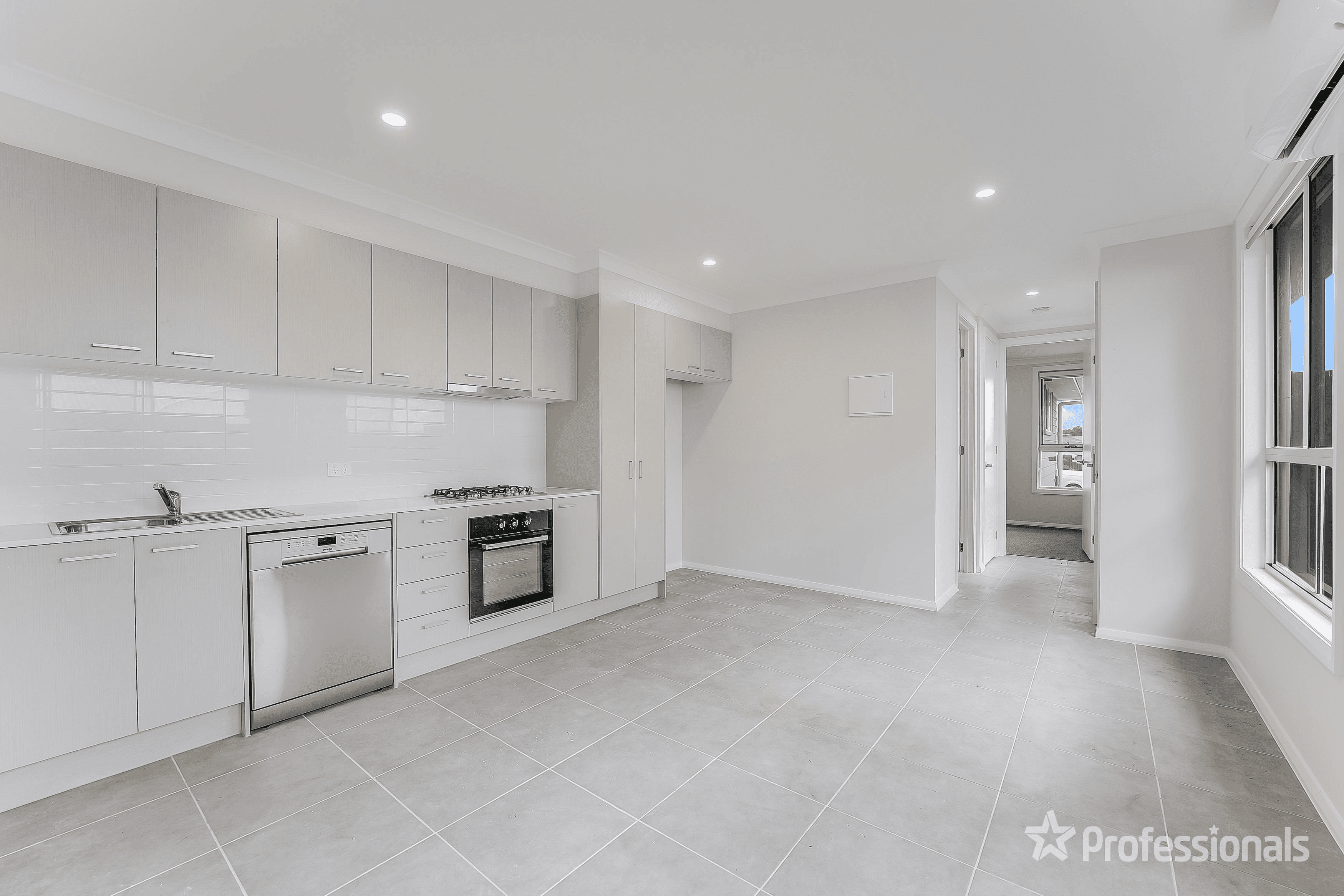 69 & 69a Burton Dr, TAHMOOR, NSW 2573