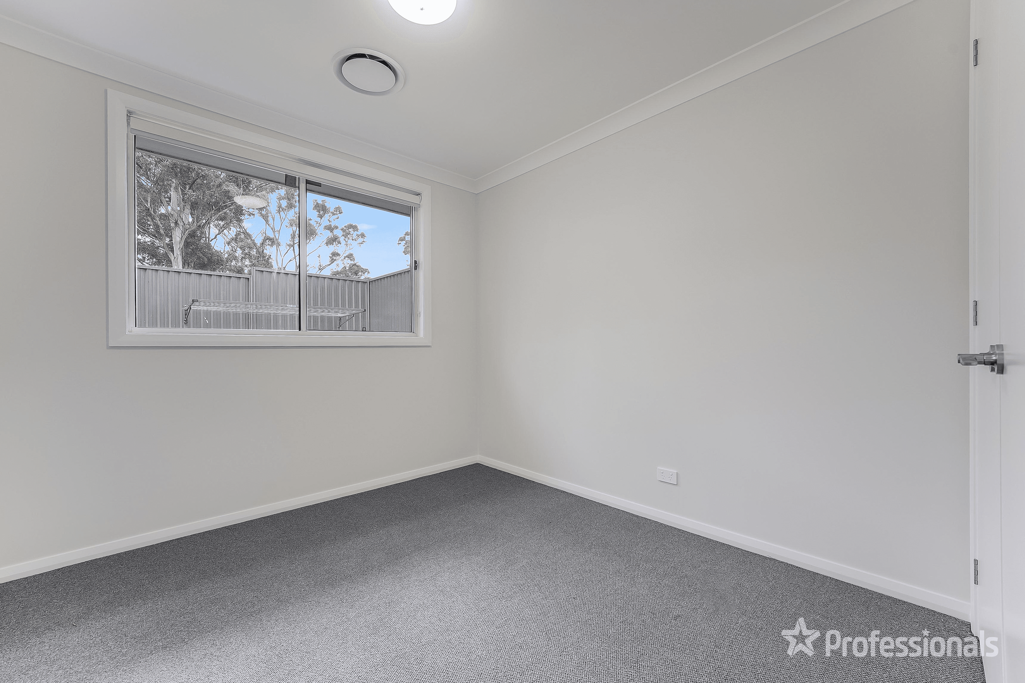 69 & 69a Burton Dr, TAHMOOR, NSW 2573